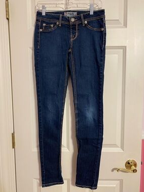 Denim blue skinny jeans from brand 'Fragile'. Size small